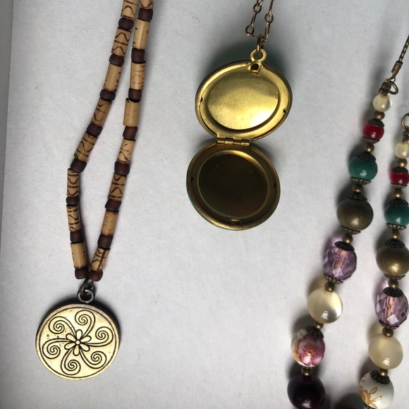 Necklaces - Picture 4 of 4